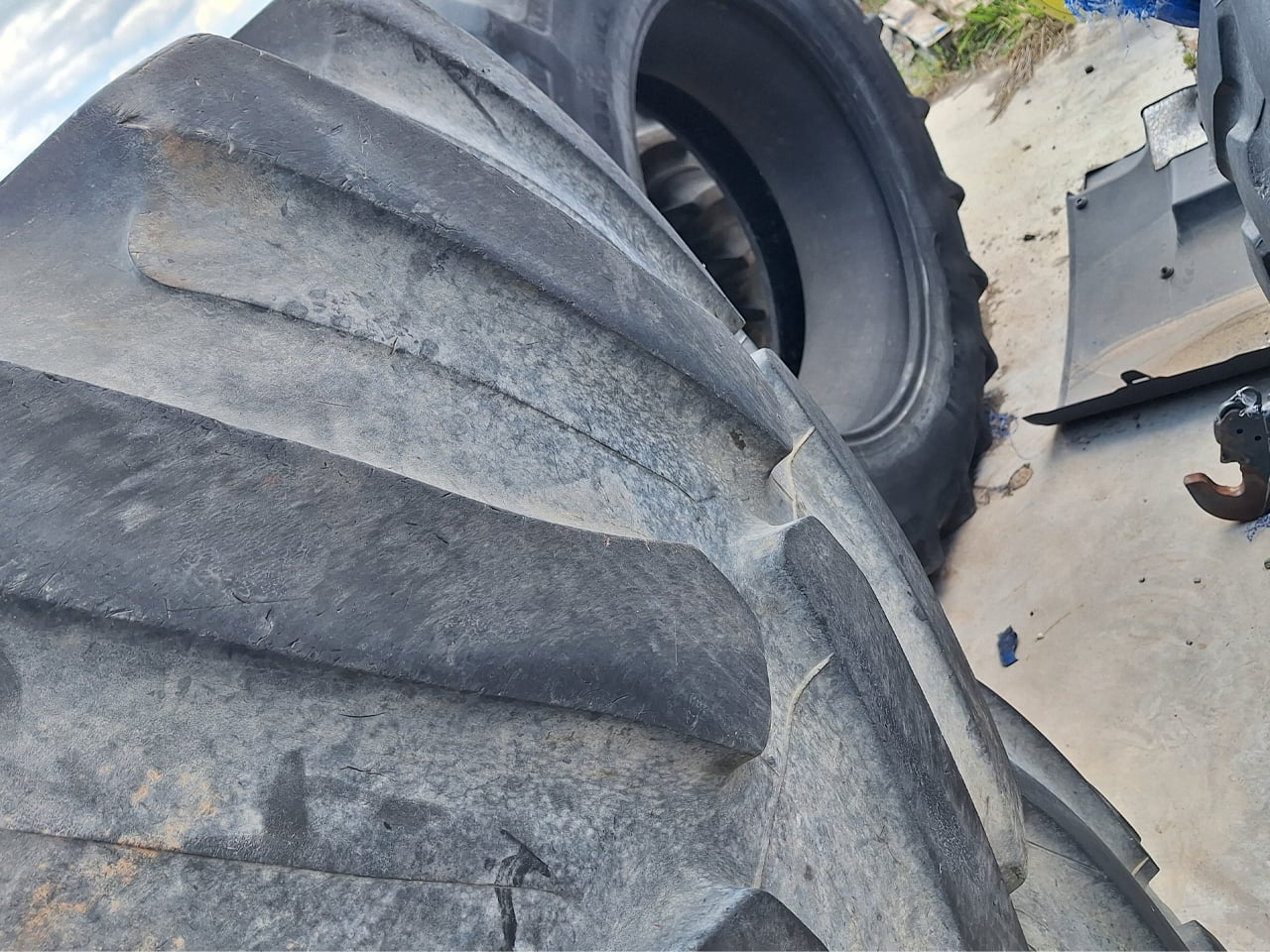 Pair rims and tyres Firestone 800/70R38 - Image 4