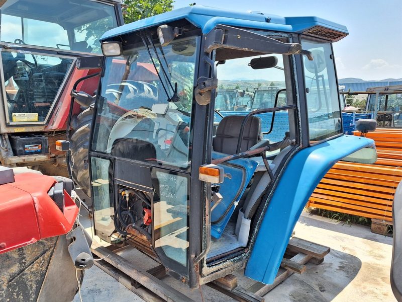 New Holland TS115 cabin 1