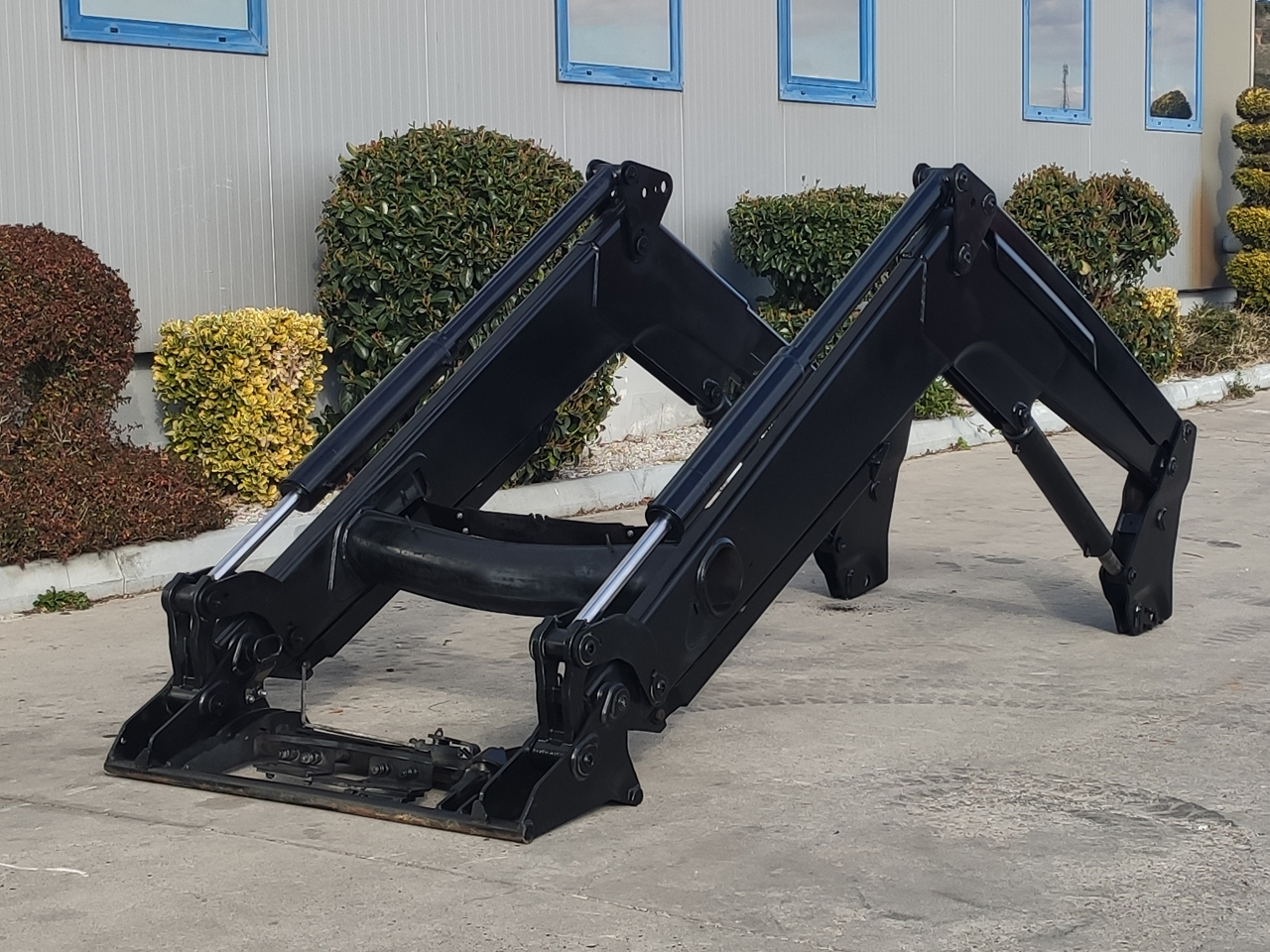 Loader for 6 cylinder tractor Valmet - Valtra