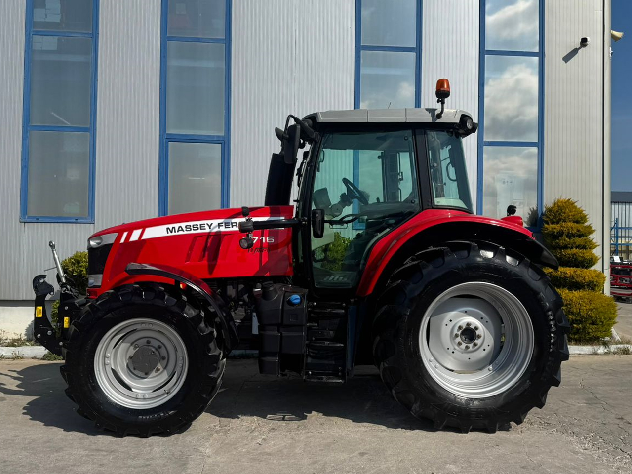 Massey Ferguson 7716 Tractor - Image 2