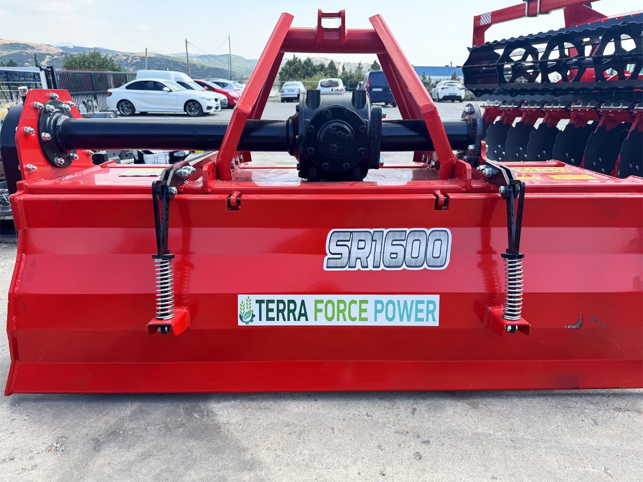 Heavy-Duty Rotary Tiller with Mechanical Side Shift 1600mm – Terra Force Power - Image 2